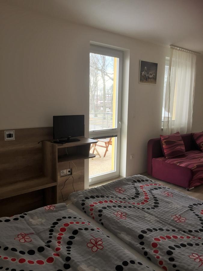 Promenád apartmán Velky Meder Exterior foto